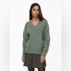 Aritzia Sunday Best Peggy V-Neck Sweater